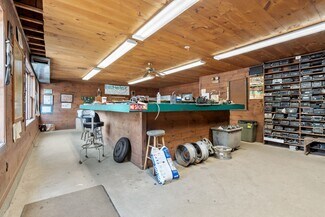 Plus de détails pour 4 Brookside Rd, Orange, MA - Commerce de détail à vendre