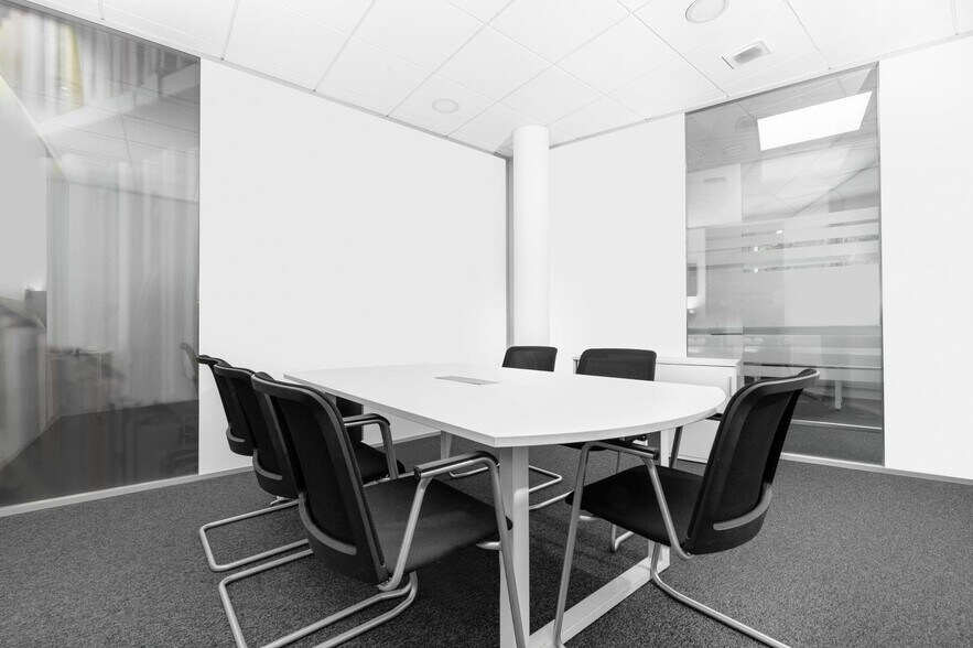 7 Rue Le Bouvier, Bourg-la-Reine for lease - Interior Photo - Image 2 of 14