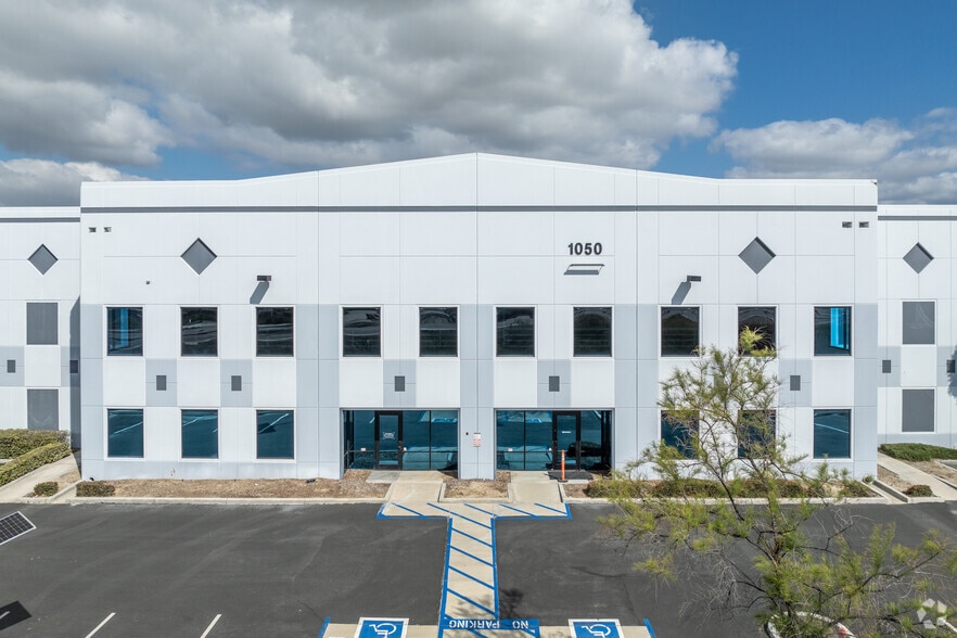 1050 E Orange Show Rd, San Bernardino, CA à louer - Photo du bâtiment - Image 3 de 8