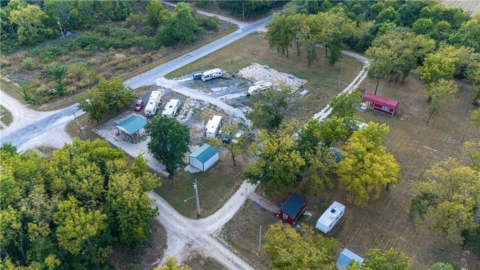 74 2nd St, Moran, KS à vendre - Photo du bâtiment - Image 3 de 39