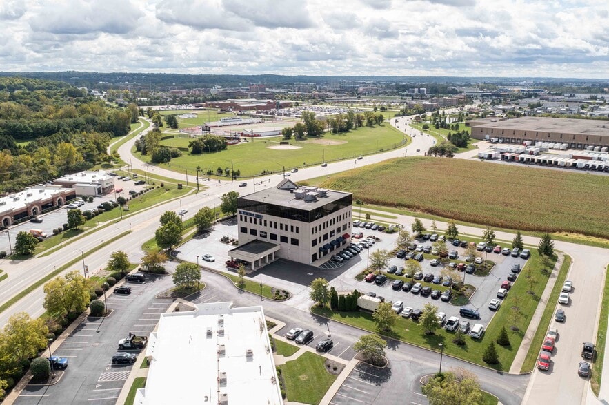 8763 Union Centre Blvd, West Chester, OH à louer - Photo du bâtiment - Image 3 de 8