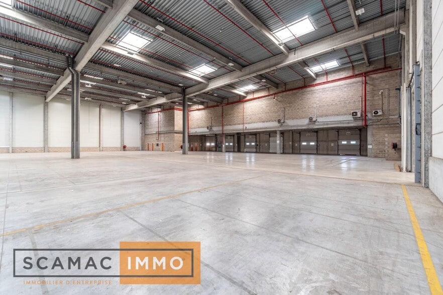 Industrial in Combs-la-Ville for lease - Building Photo - Image 3 of 8