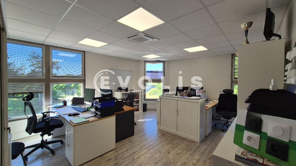 Office in Torcy for sale - Building Photo - Image 2 of 19