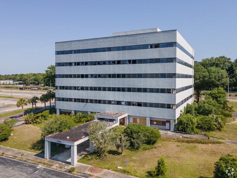 7960 Arlington Expy, Jacksonville, FL for sale - Building Photo - Image 1 of 1