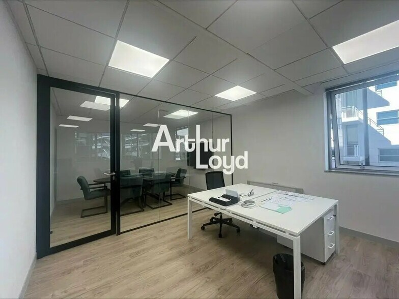 Office in Nice for lease - Interior Photo - Image 2 of 17