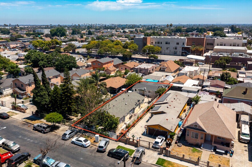 1318 E 59th Pl, Los Angeles, CA à vendre - Photo du bâtiment - Image 2 de 8