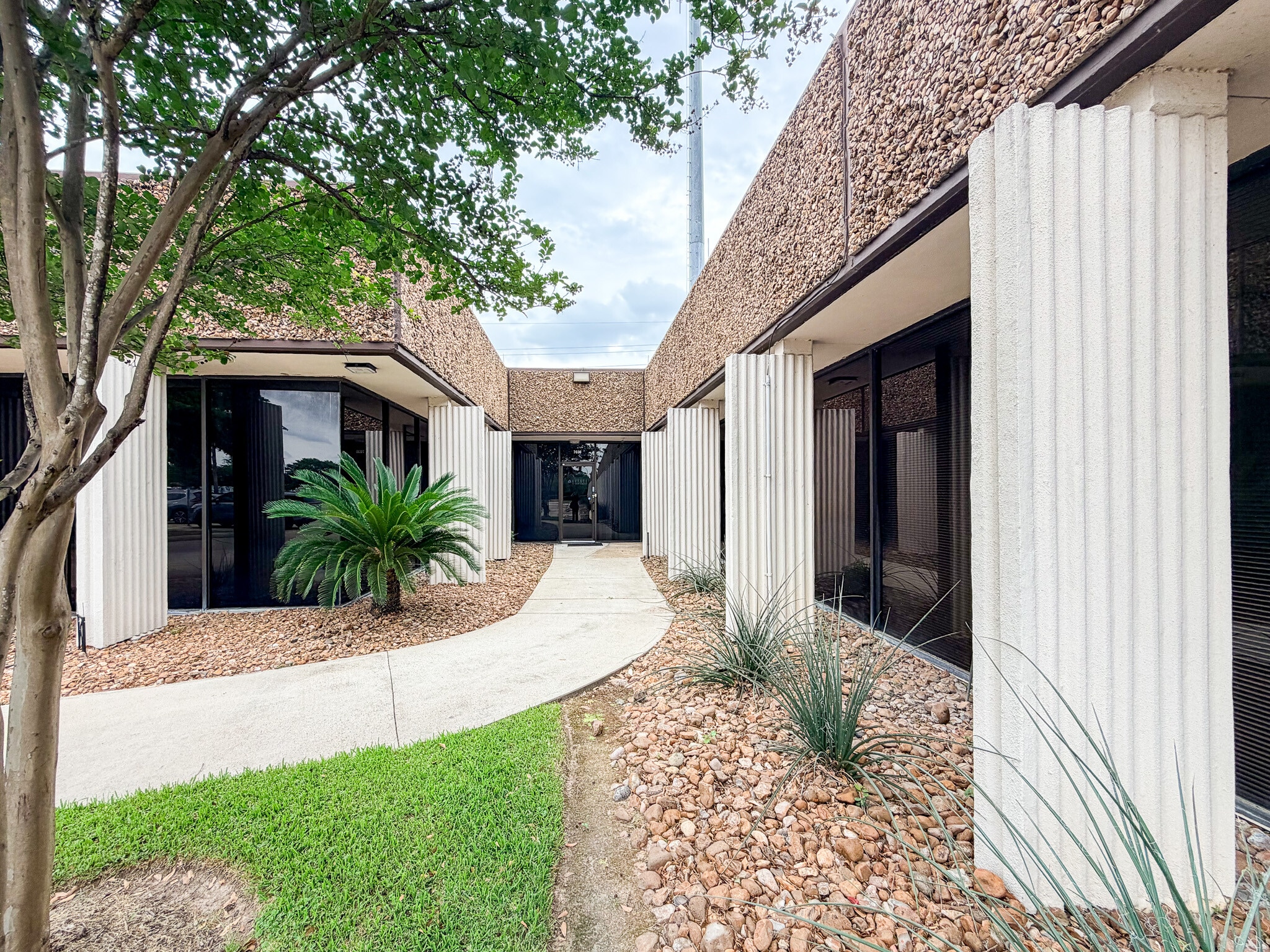 7000-7070 Empire Central Dr, Houston, TX à louer Photo intérieure- Image 1 de 16