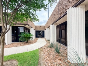 7000-7070 Empire Central Dr, Houston, TX à louer Photo intérieure- Image 1 de 16