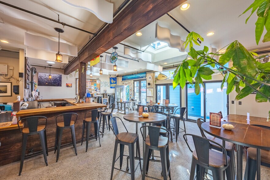 313-323 Princeton Ave, Half Moon Bay, CA à vendre - Photo du bâtiment - Image 2 de 17