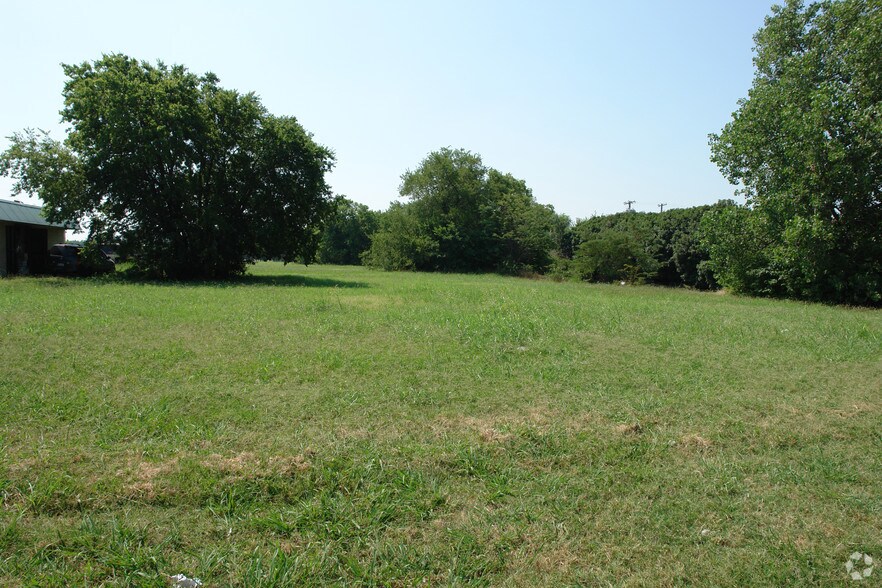 2700 Motley Dr, Mesquite, TX à vendre - Photo du bâtiment - Image 3 de 7