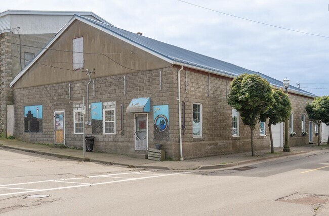 Plus de détails pour 1 Central St, Yarmouth, NS - Commerce de détail à vendre