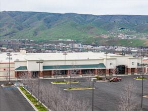 2330 Nez Perce Dr, Lewiston, ID for lease Interior Photo- Image 2 of 2