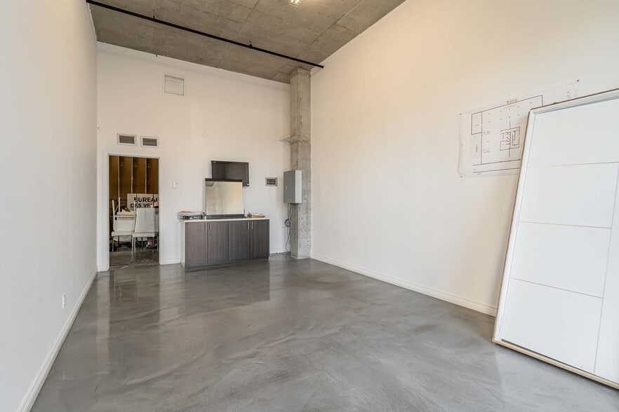 4725-4767 Boul Métropolitain E, Saint-leonard, QC for lease - Interior Photo - Image 2 of 17