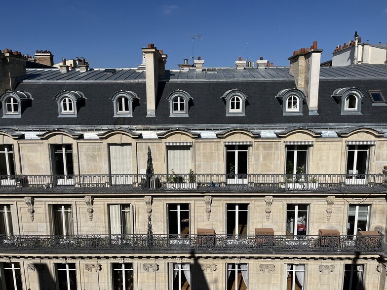 6 Rue Anatole De La Forge, Paris à louer - Photo du bâtiment - Image 3 de 11