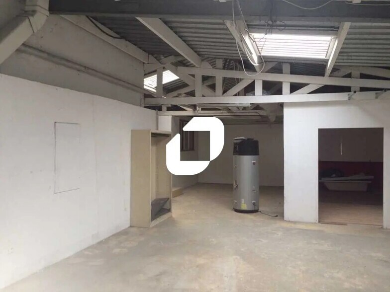 Bureau dans Chevilly-Larue à louer - Photo du bâtiment - Image 2 de 14