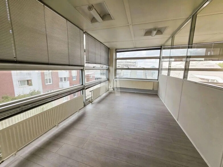 Office in Évry-Courcouronnes for sale - Building Photo - Image 3 of 13