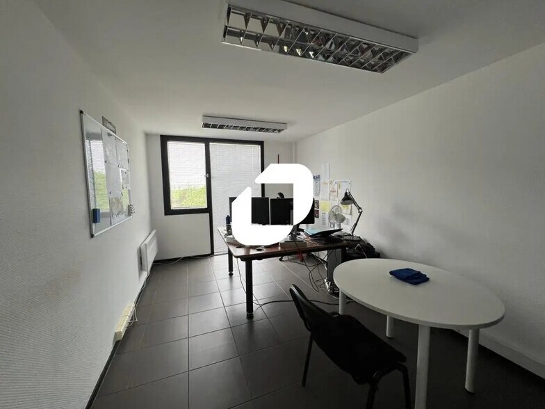 Bureau dans Fretin à louer - Photo intérieure - Image 3 de 9