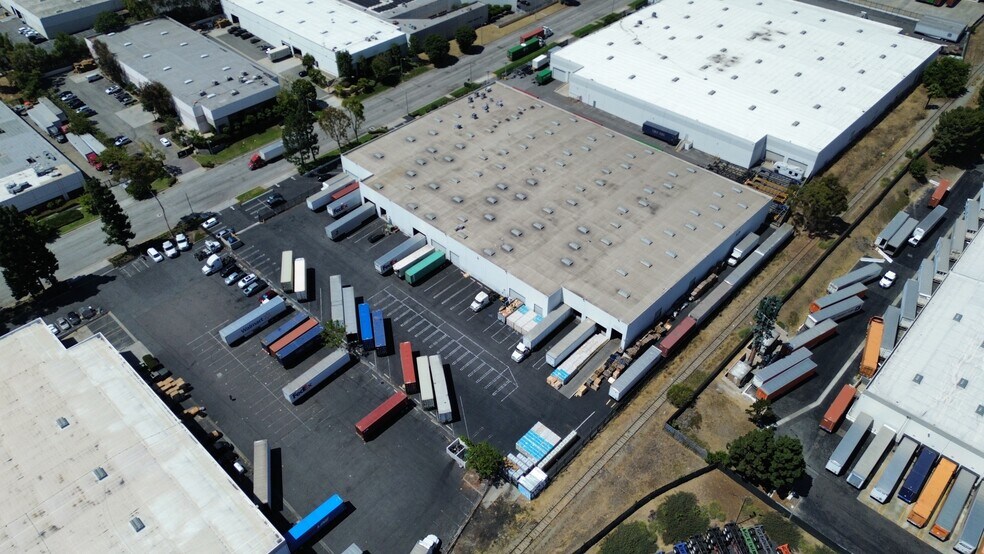 575 W Manville St, Compton, CA for lease - Building Photo - Image 3 of 6