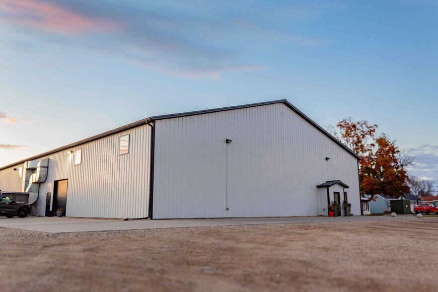 309 Prairie Ave SW, De Smet, SD à vendre - Photo du bâtiment - Image 2 de 26
