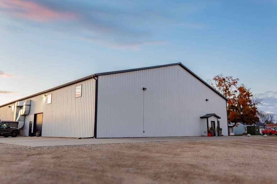 309 Prairie Ave SW, De Smet, SD for sale - Primary Photo - Image 1 of 20