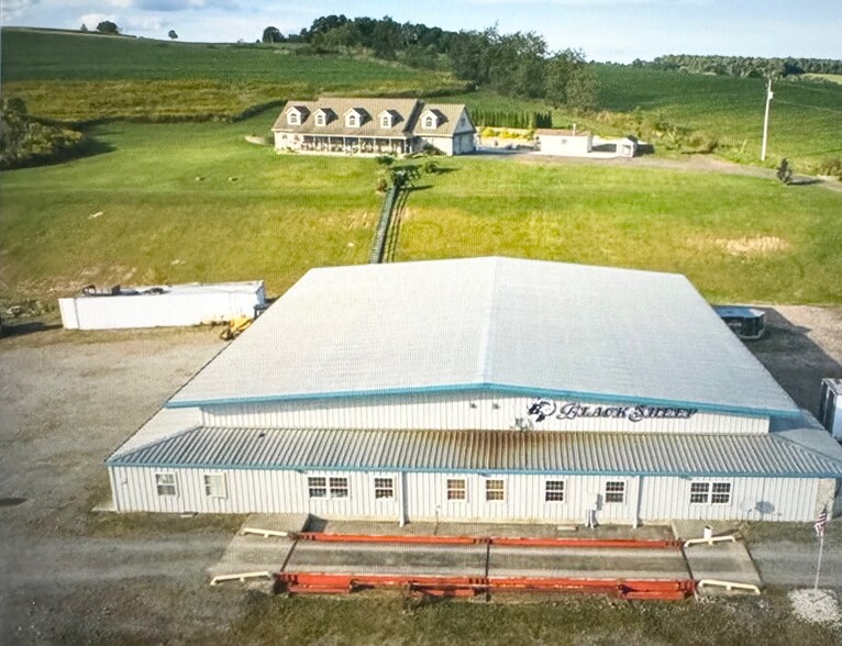 298 Cemetary Rd, Meyersdale, PA for sale - Building Photo - Image 1 of 1