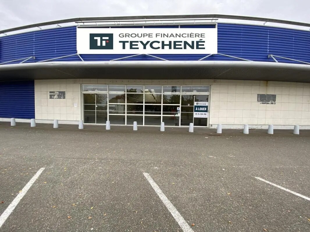 Commerce de détail dans Maurepas à louer Photo du bâtiment- Image 1 de 5