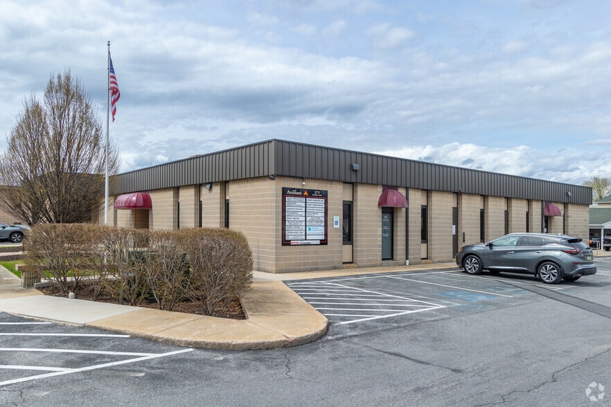 375 Floral Ave, Chambersburg, PA for lease - Building Photo - Image 3 of 6
