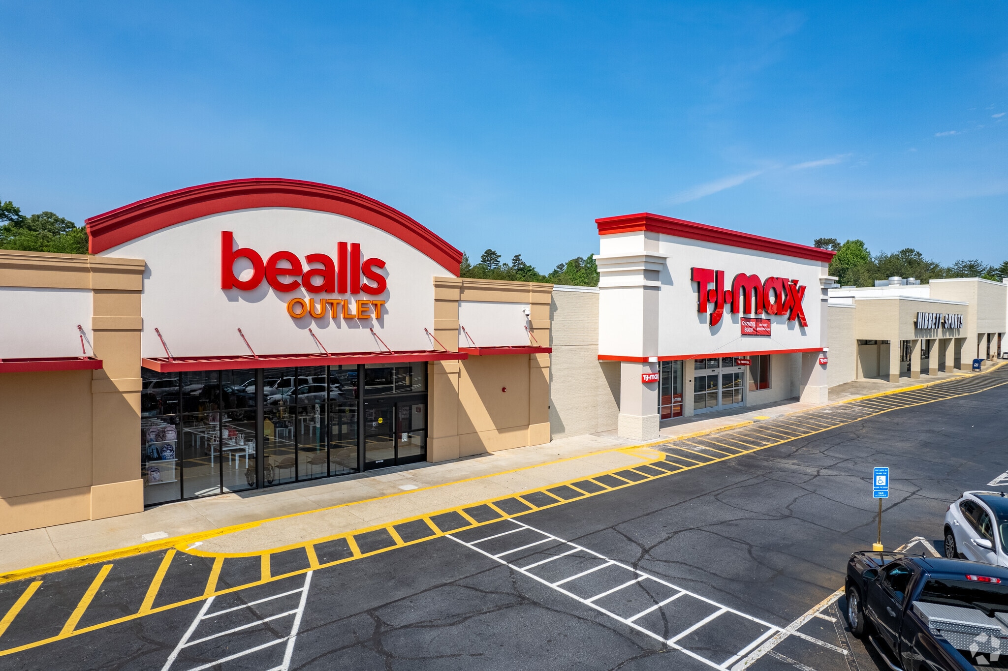 201-365 Habersham Village Cir, Cornelia, GA for lease Primary Photo- Image 1 of 8