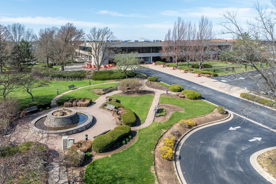 101 Yorkshire Blvd, Lexington, KY for lease - Building Photo - Image 2 of 75