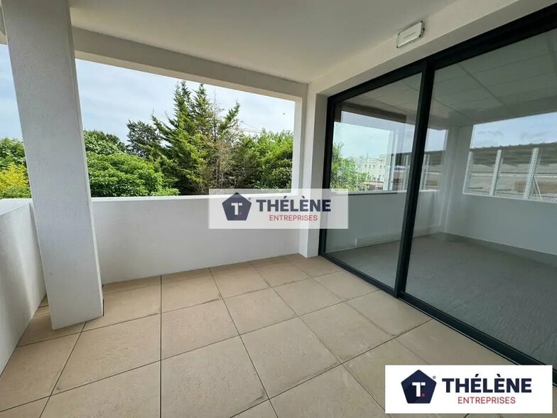 Retail in Lattes for lease - Building Photo - Image 3 of 10