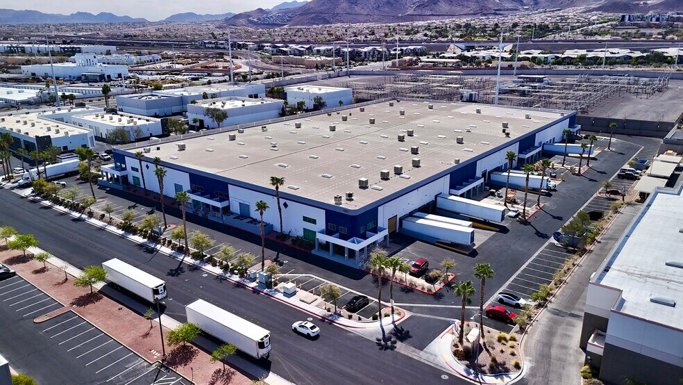 1051 Mary Crest Rd, Henderson, NV à louer - Photo du bâtiment - Image 3 de 4