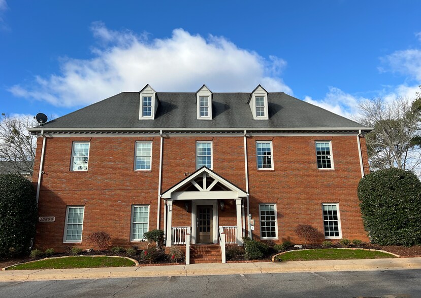 10898 Crabapple Rd, Roswell, GA à louer - Photo du bâtiment - Image 3 de 12