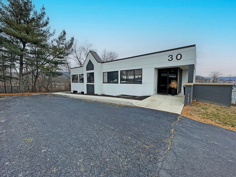 30 E Shady Ln, Enola, PA for lease - Building Photo - Image 2 of 11