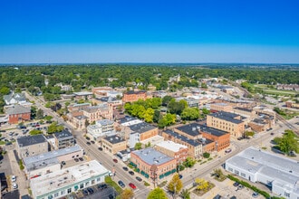127-131 E Calhoun St, Woodstock, IL - Aérien  Vue de la carte