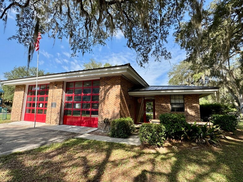 704 NE 1st St, Micanopy, FL à louer - Photo principale - Image 1 de 10