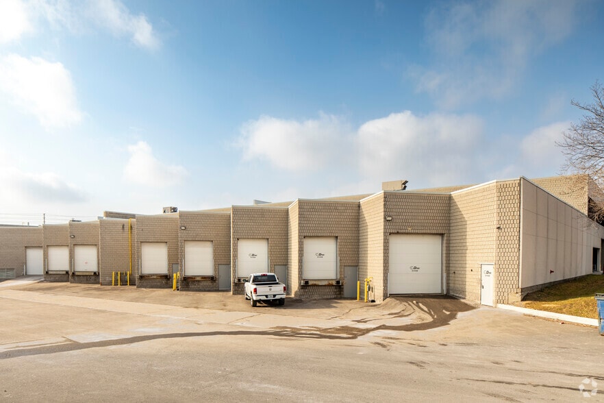 6705 Tomken Rd, Mississauga, ON for lease - Building Photo - Image 2 of 7
