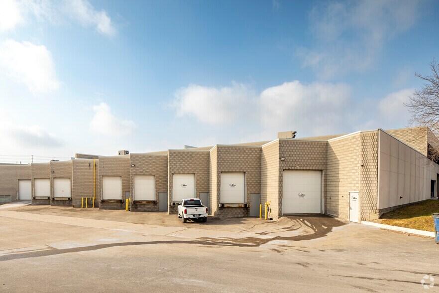 6705 Tomken Rd, Mississauga, ON à louer - Photo du bâtiment - Image 2 de 7