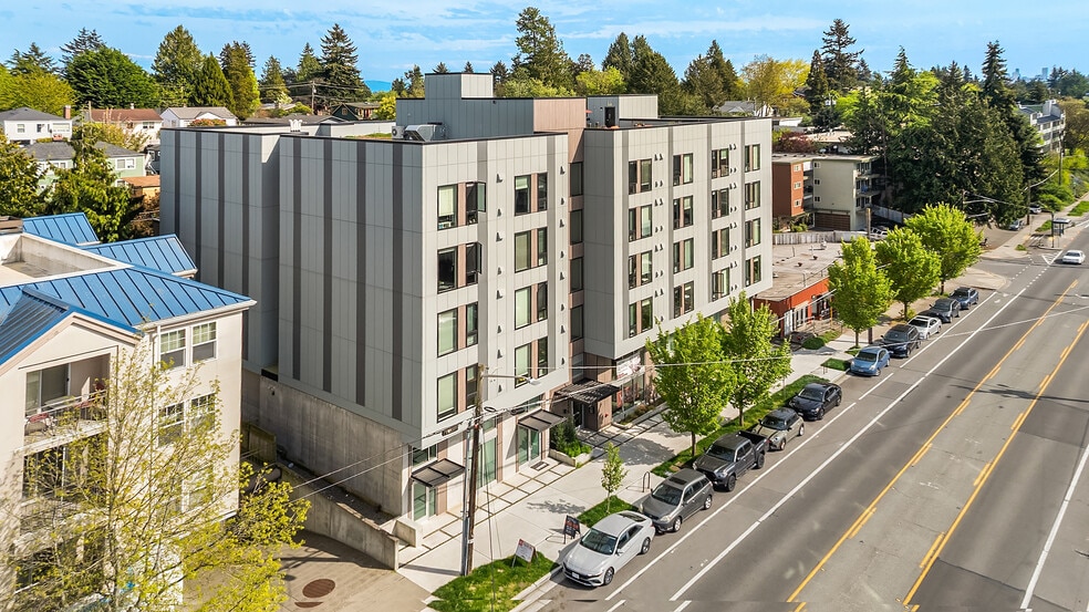 9736 Greenwood Ave N, Seattle, WA à vendre - Photo du bâtiment - Image 2 de 22
