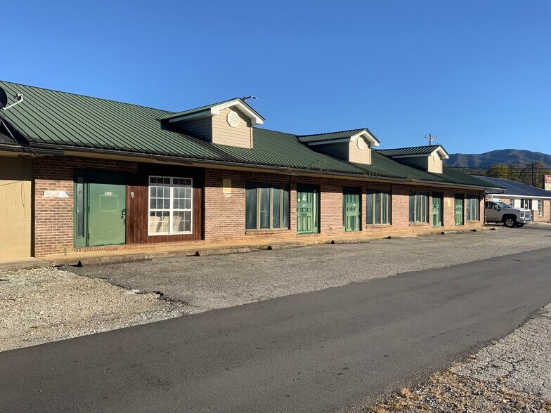 18 Town Branch Rd, Andrews, NC à vendre - Photo du bâtiment - Image 2 de 21