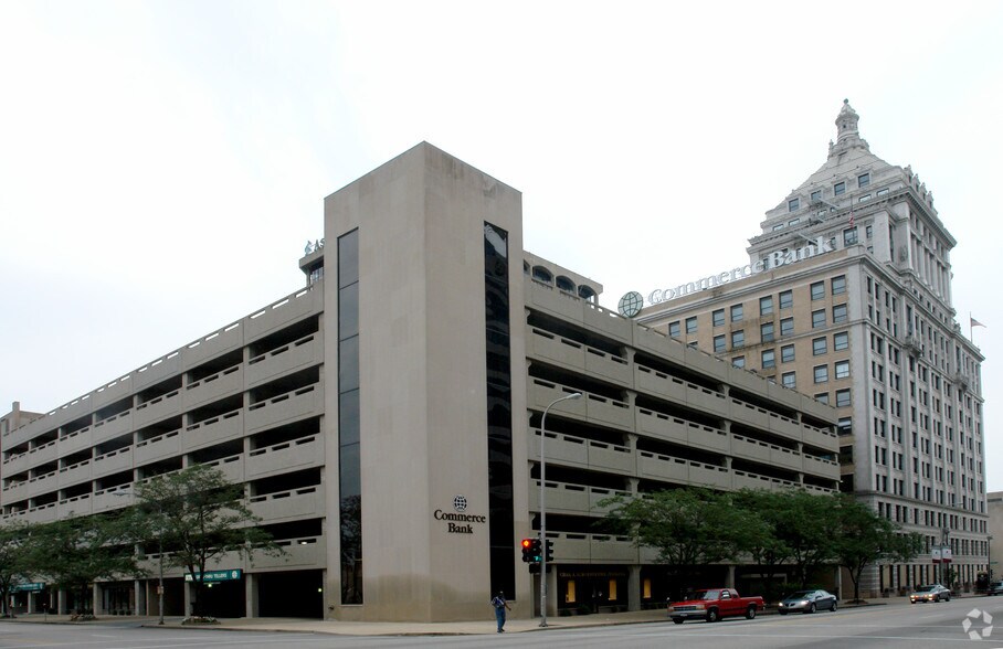 416 Main St, Peoria, IL à louer - Photo du bâtiment - Image 2 de 12