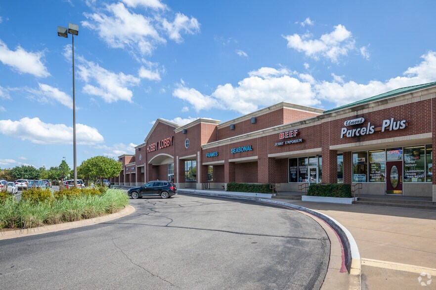 730-828 W Danforth Rd, Edmond, OK à vendre - Photo du bâtiment - Image 2 de 5