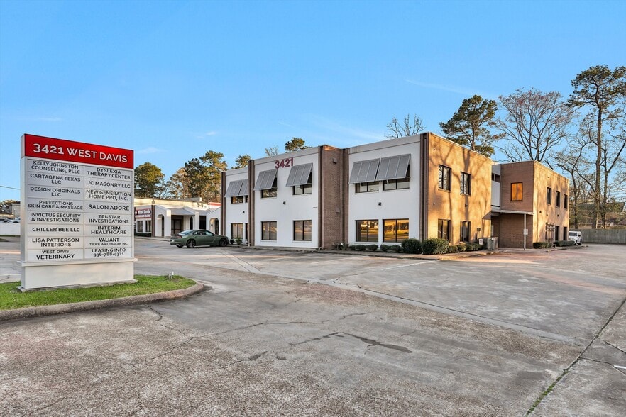 3421 W Davis St, Conroe, TX à louer - Photo du bâtiment - Image 3 de 30