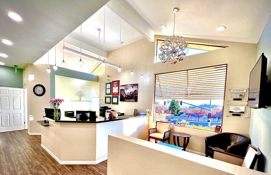 800 Delnero Dr, Sonora, CA à vendre - Photo intérieure - Image 2 de 6