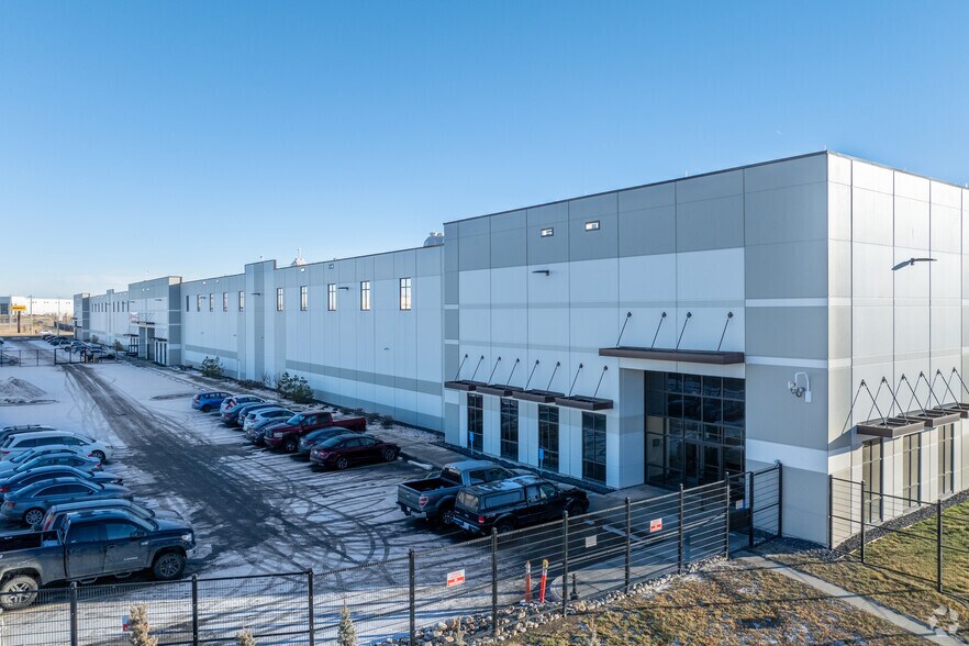 149 High Plains Pl, Rocky View C, AB à louer - Photo du bâtiment - Image 2 de 6