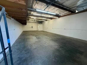 21410-21420 Chase St, Canoga Park, CA for lease Interior Photo- Image 1 of 3