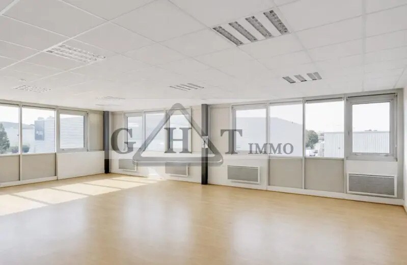 Office in Massy for lease - Interior Photo - Image 3 of 4