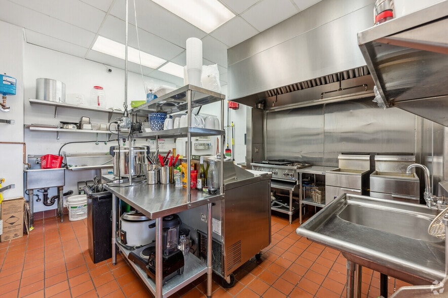 1133 S Vermont Ave, Los Angeles, CA for lease - Interior Photo - Image 3 of 11