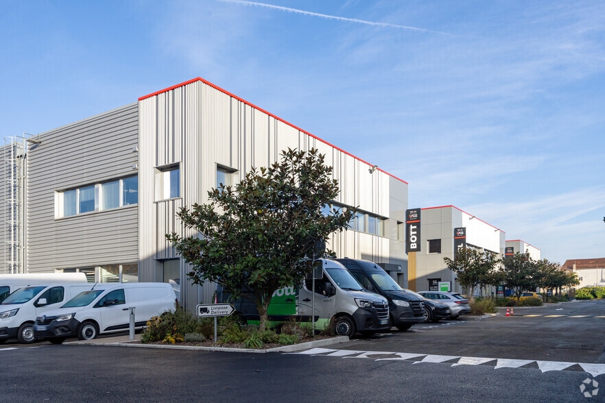 157 Avenue Charles Floquet, Le Blanc-Mesnil for lease - Primary Photo - Image 1 of 2