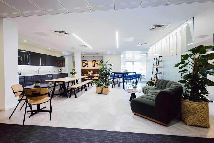 23 Park Sq S, Leeds for lease - Building Photo - Image 2 of 12