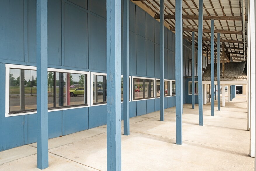 3050 Coon Rapids Blvd NW, Coon Rapids, MN for sale - Building Photo - Image 3 of 9